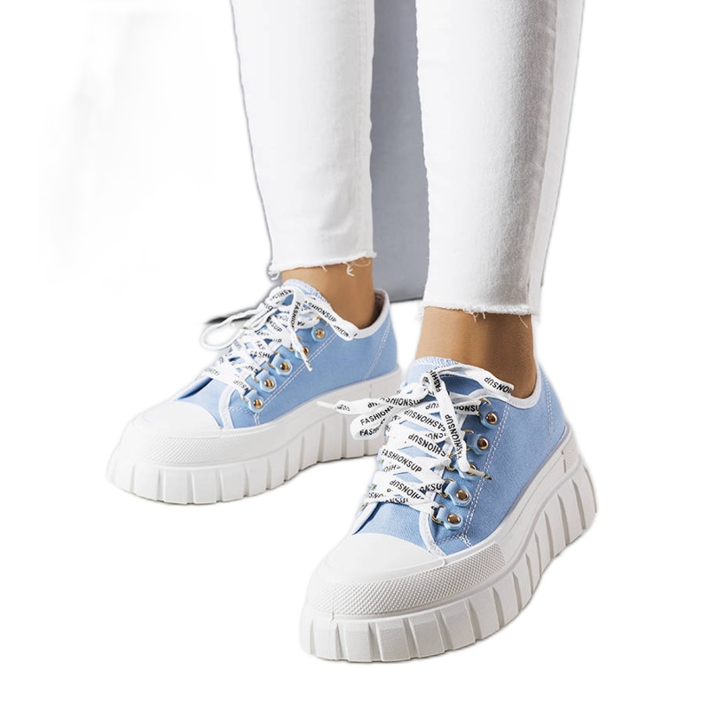 Deportivas azules con plataforma de Toni