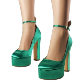 Zapatos de tacón verdes de Lila