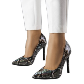 Ella tacones lacados en negro