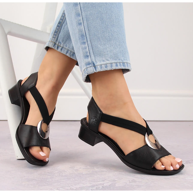Sandalias mujer de piel con gomas negras Rieker 62662-01 negro