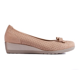 W. Potocki Bombas de mujer en una cuña baja Potocki calado beige