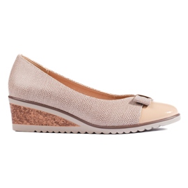 W. Potocki Zapatos de salón beige de mujer de Potocki con cuña baja
