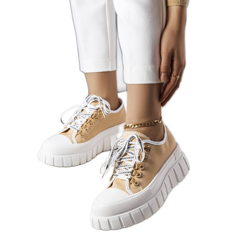 Zapatillas beige con plataforma de Toni