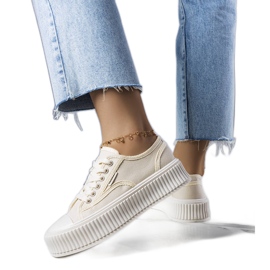 PA1 Zapatillas beige con plataforma de Connie.