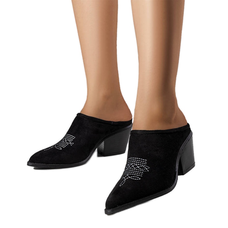 Chanclas negras con frente incorporado de Linda negro