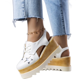 Zapatos de cuña blancos de Joan