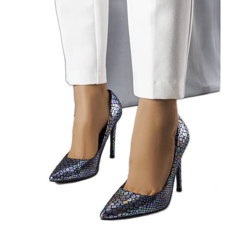 Zapatos de salón lacados en azul marino de Estelle