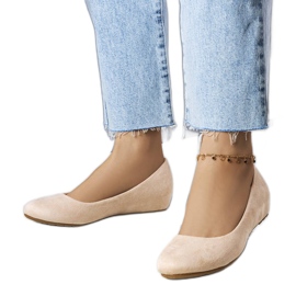 Bailarinas beige con cuña baja de Sylvia