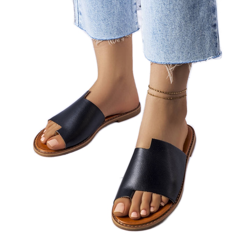 Pantuflas negras con pala irregular de Latourelle negro