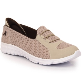 Cómodas zapatillas deportivas beige sin cordones de Artiker 50C1167
