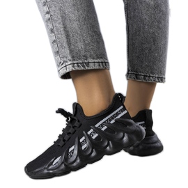 Zapatillas negras en una suela Beth de moda negro