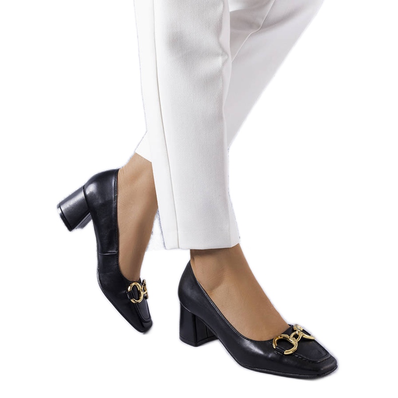 Zapatos negros con punta cuadrada de Neufville