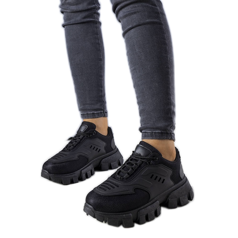 BM Zapatillas negras en una enorme suela Inez negro BM Zapatillas negras en una enorme suela Inez negro