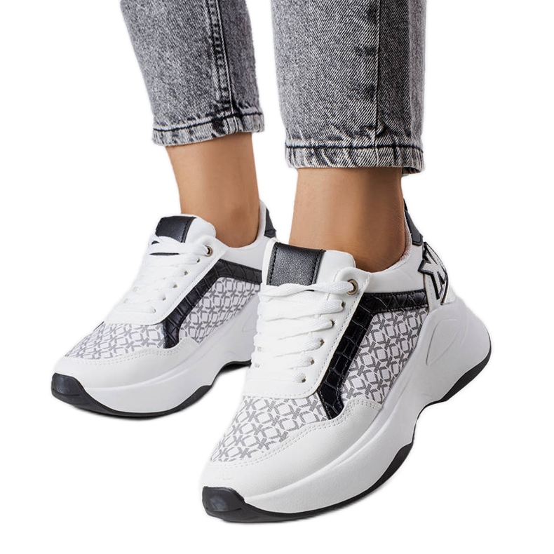 Zapatillas Margie negras con monograma blanco Zapatillas Margie negras con monograma blanco