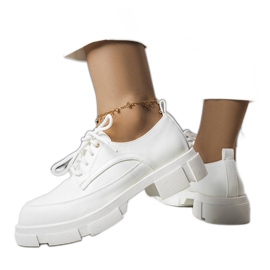 Zapatos blancos con suela maciza de Kay