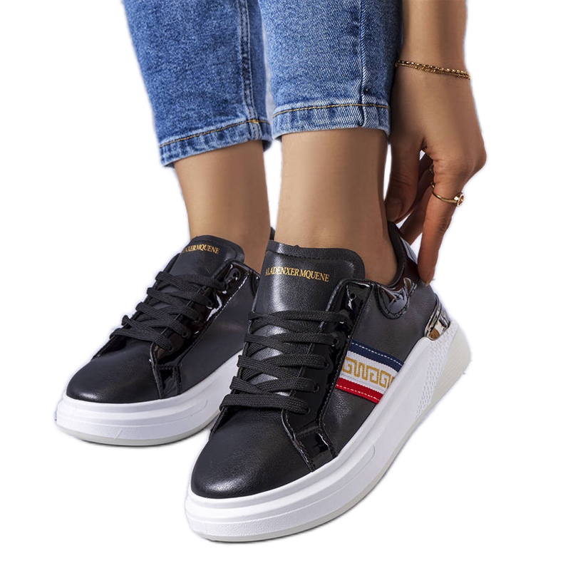 Zapatos negros con inserciones de charol de Annot Zapatos negros con inserciones de charol de Annot