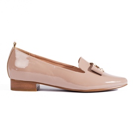 Vinceza Elegantes mocasines lacados de tacón bajo de Vnceza beige