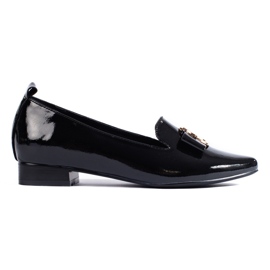 Elegantes mocasines lacados de tacón bajo de Vinceza negro