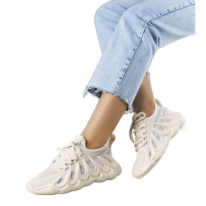 Zapatillas beige en una suela Beth de moda Zapatillas beige en una suela Beth de moda