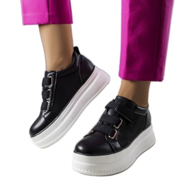 Zapatillas negras con plataforma de Armina. negro