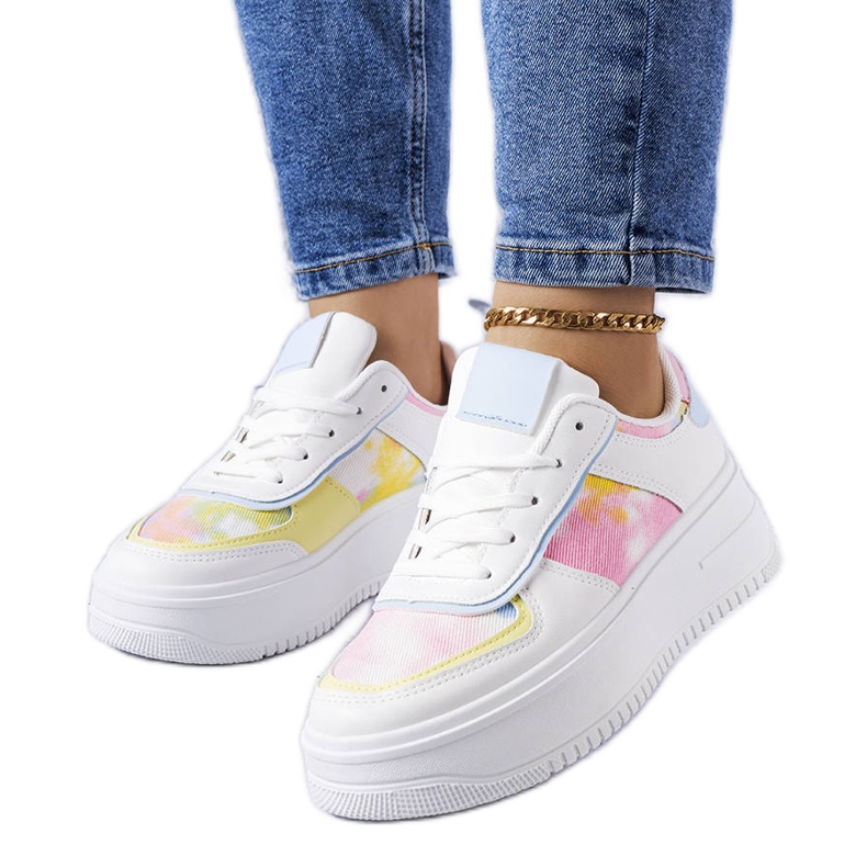 Zapatos de plataforma blancos y azules de Heloise.