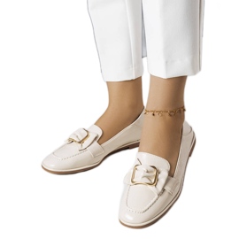 Mocasines lacados en beige de Erica