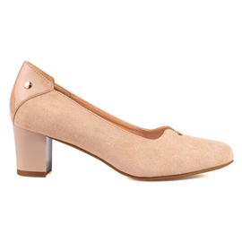 Elegantes zapatos de salón de ante para mujer con tacón bajo Vinceza beige.