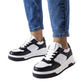 Deportivas negras decoradas con grabado Paré negro Deportivas negras decoradas con grabado Paré negro