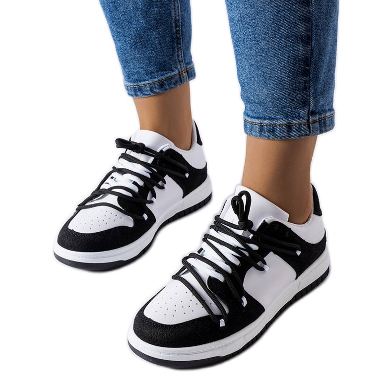 Zapatillas negras de Hila blanco