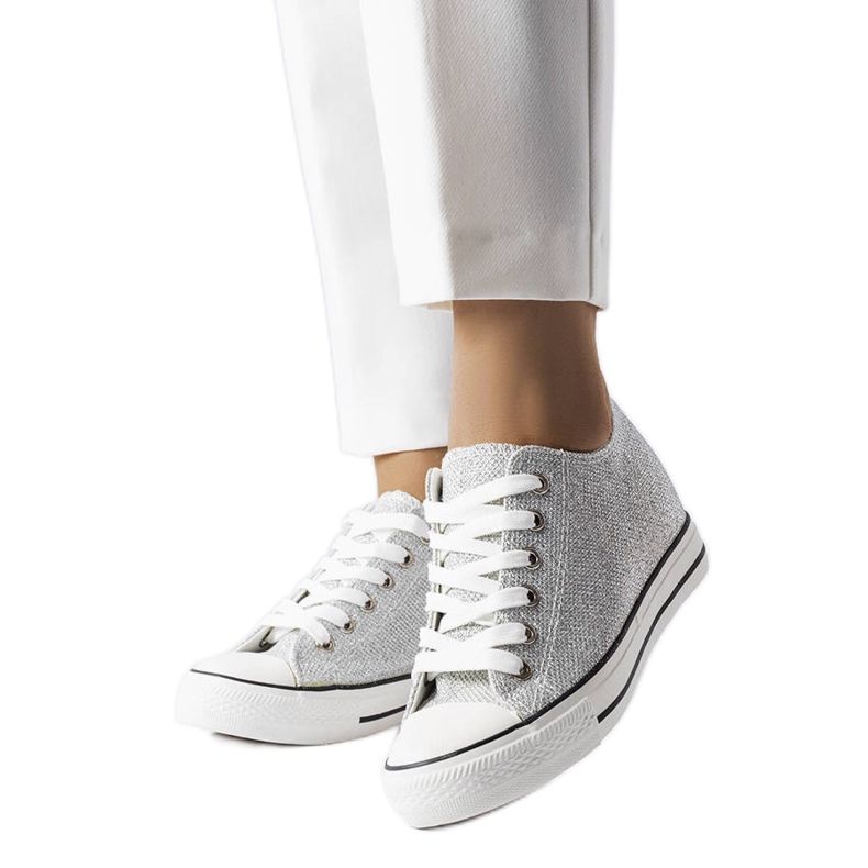 BM Zapatillas plateadas con purpurina y cuña de Creta. plata