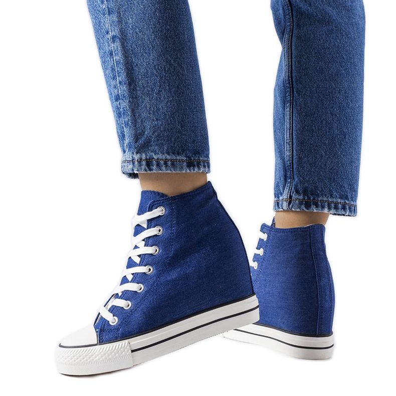 Zapatillas vaqueras con cuña azul