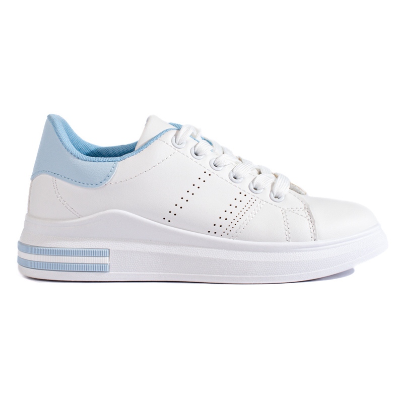 Zapatillas deportivas blancas en la plataforma Shelovet. blanco