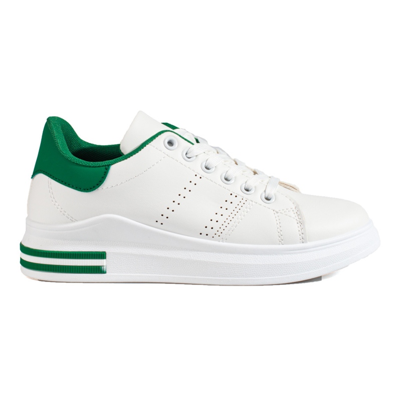 Zapatillas deportivas blancas en la plataforma Shelovet. blanco
