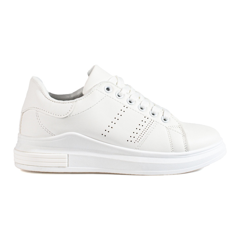Zapatillas deportivas blancas en la plataforma Shelovet. blanco