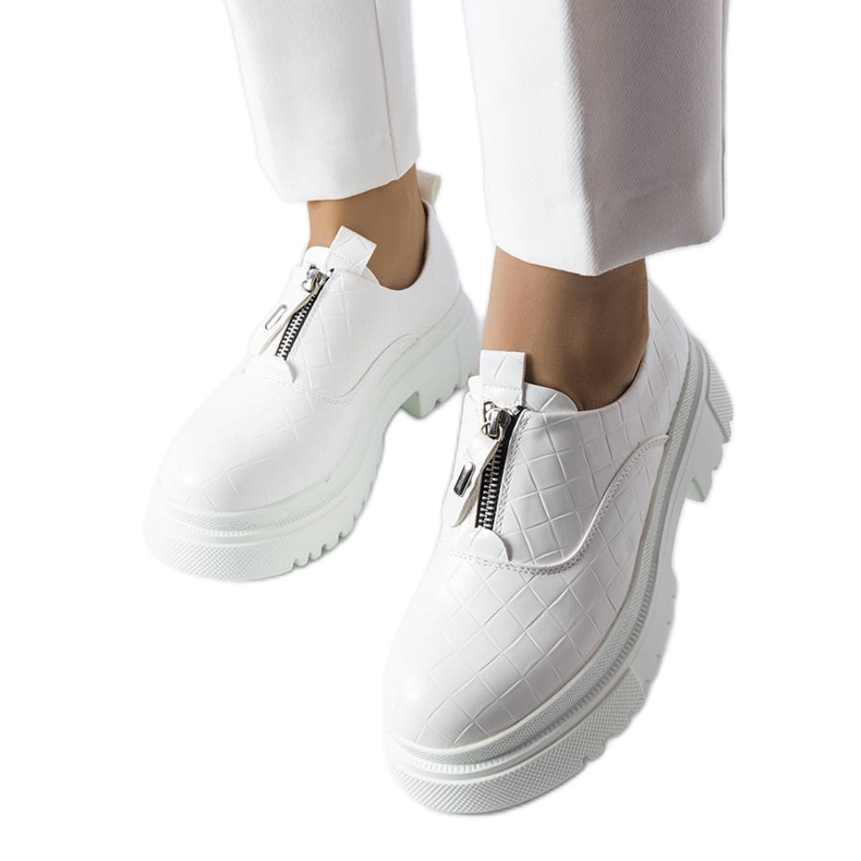 Zapatos brogue blancos decorados con relieve Travers