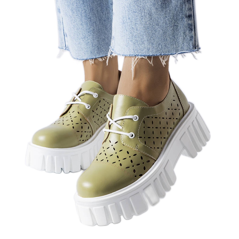 Zapatos masivos calados verdes de Camus