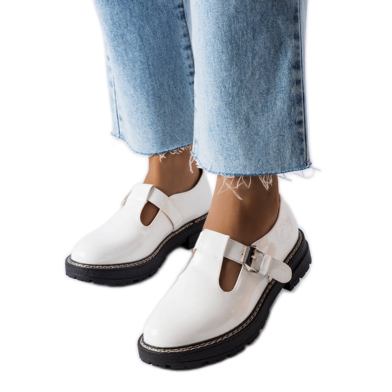 Zapatos lacados blancos Vaden