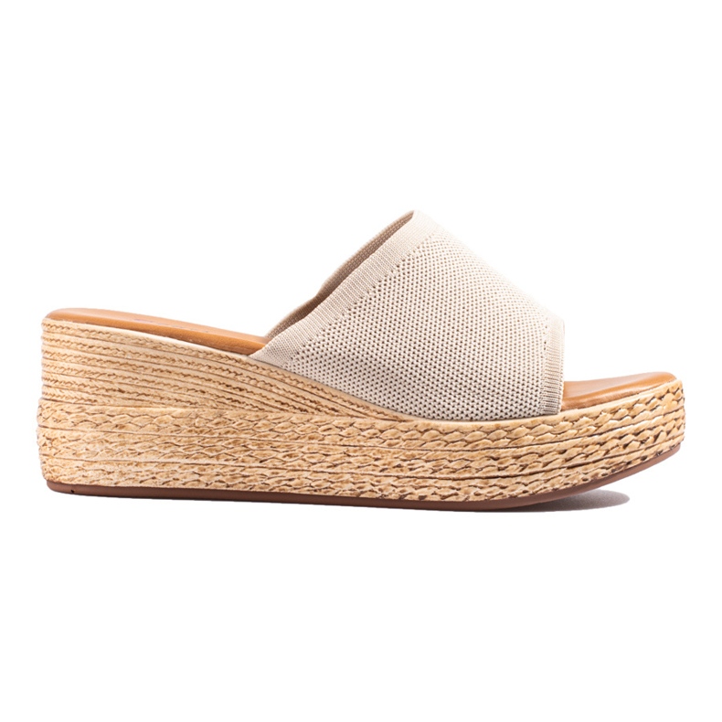 Sandalias cuña de mujer caladas en color beige Shelovet