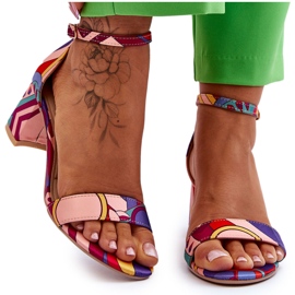 FB1 Sandalias de satén con tacón bajo estampado Quincy en morado y rosa violeta rosado