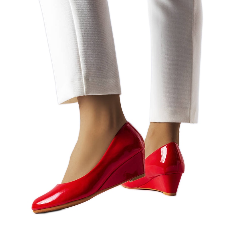 Zapatos de tacón rojos con cuña de Casgra