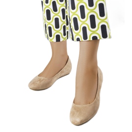 Bailarinas beige con cuña baja de Sylvia marrón