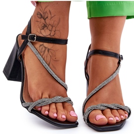 Sandalias De Piel Con Pedrería En El Tacón Negro Carlotta