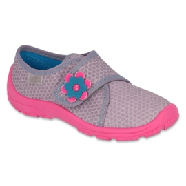 Zapatillas para niños de Befado 974x528 rosa con una flor