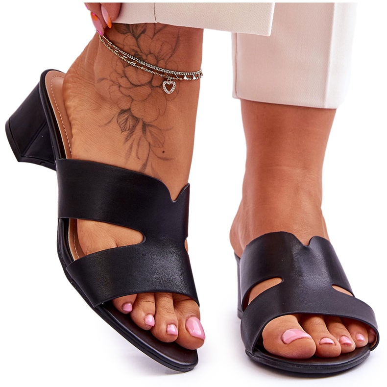 Sandalias clásicas de cuero negro de tacón bajo Miley