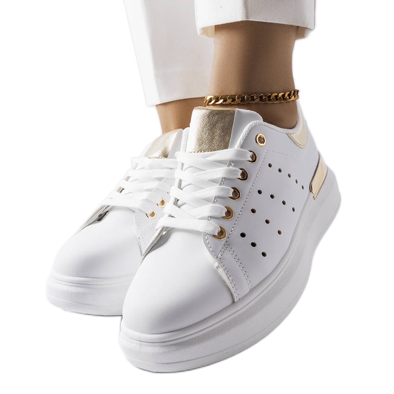 BM Deportivas blancas con perforaciones Chalut de colores blanco
