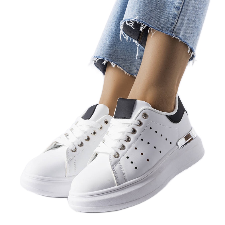 Deportivas blancas con perforaciones Chalut de colores blanco