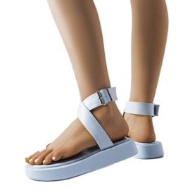 Sandalias azules con plataforma de Beauchamp.