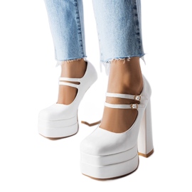 Zapatos de salón blancos de tacón alto de Chouinard