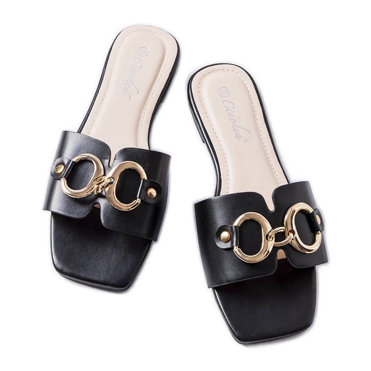 Chanclas negras elegantes con cadena de Corbin negro