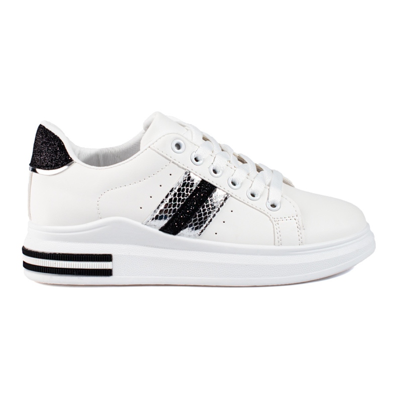 Zapatillas de deporte de mujer Shelovet en una plataforma alta blanca. blanco